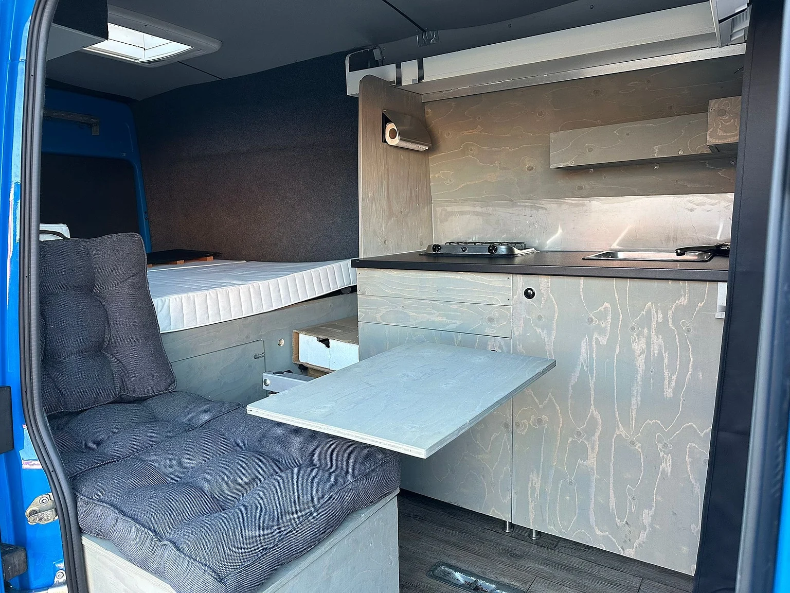 Interiörbild 2004 Mercedes-Benz Sprinter 4x4 Campervan/Overlander (25)