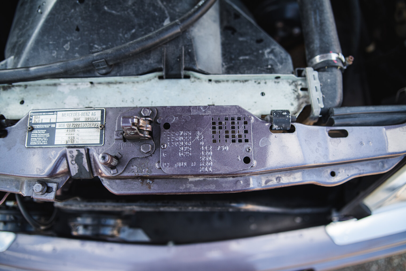 Image of 1993 Mercedes-Benz E 220 mechanics