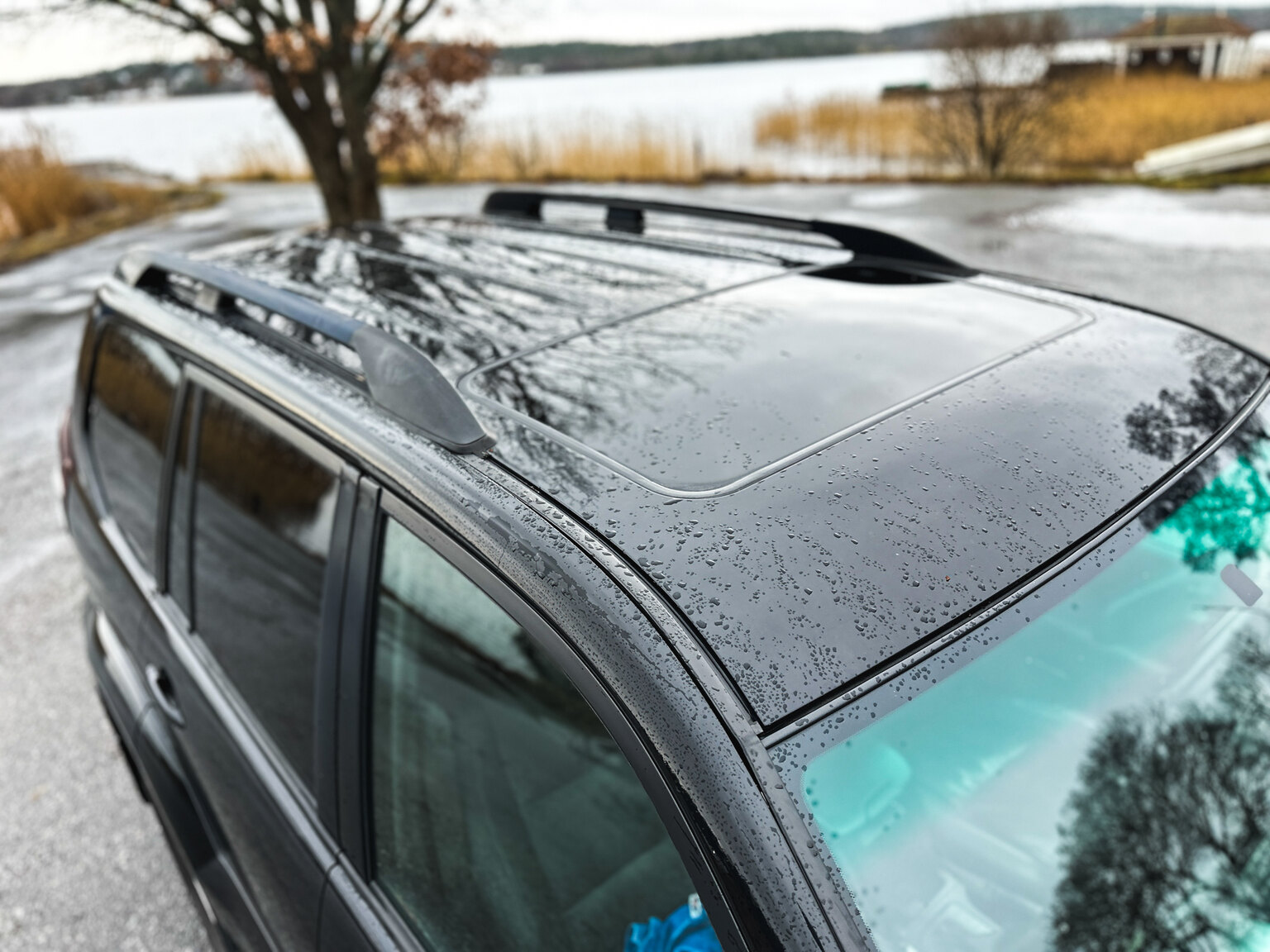 Exterior image of 2004 Toyota Land Cruiser