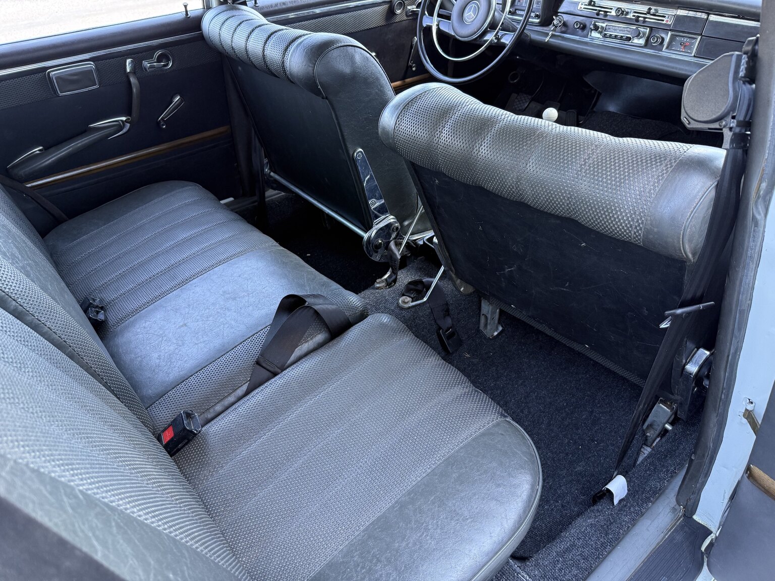 Interior image of 1967 Mercedes-Benz 230 Safari