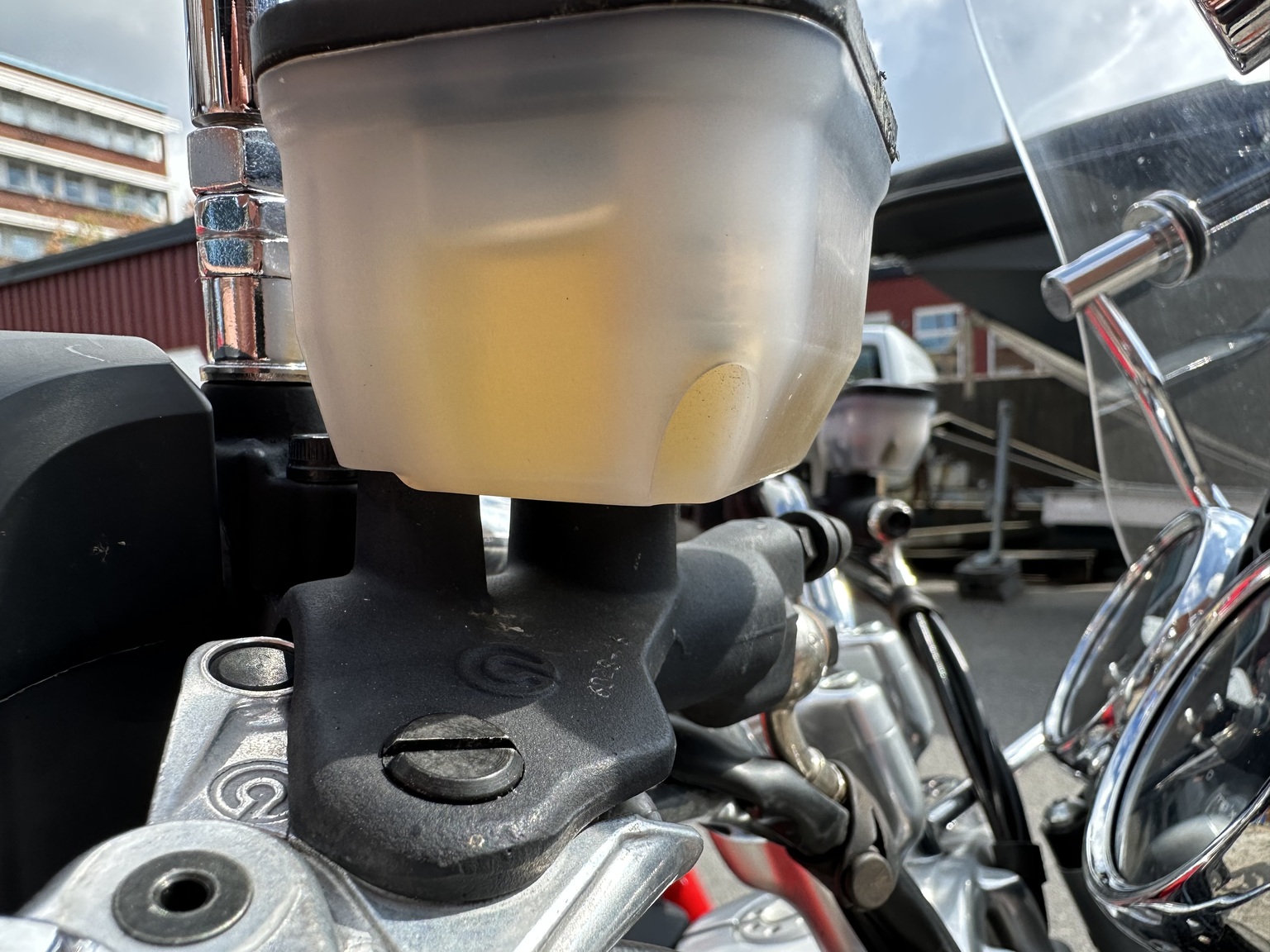 Exterior image of 2006 Ducati 1000 GT (72)