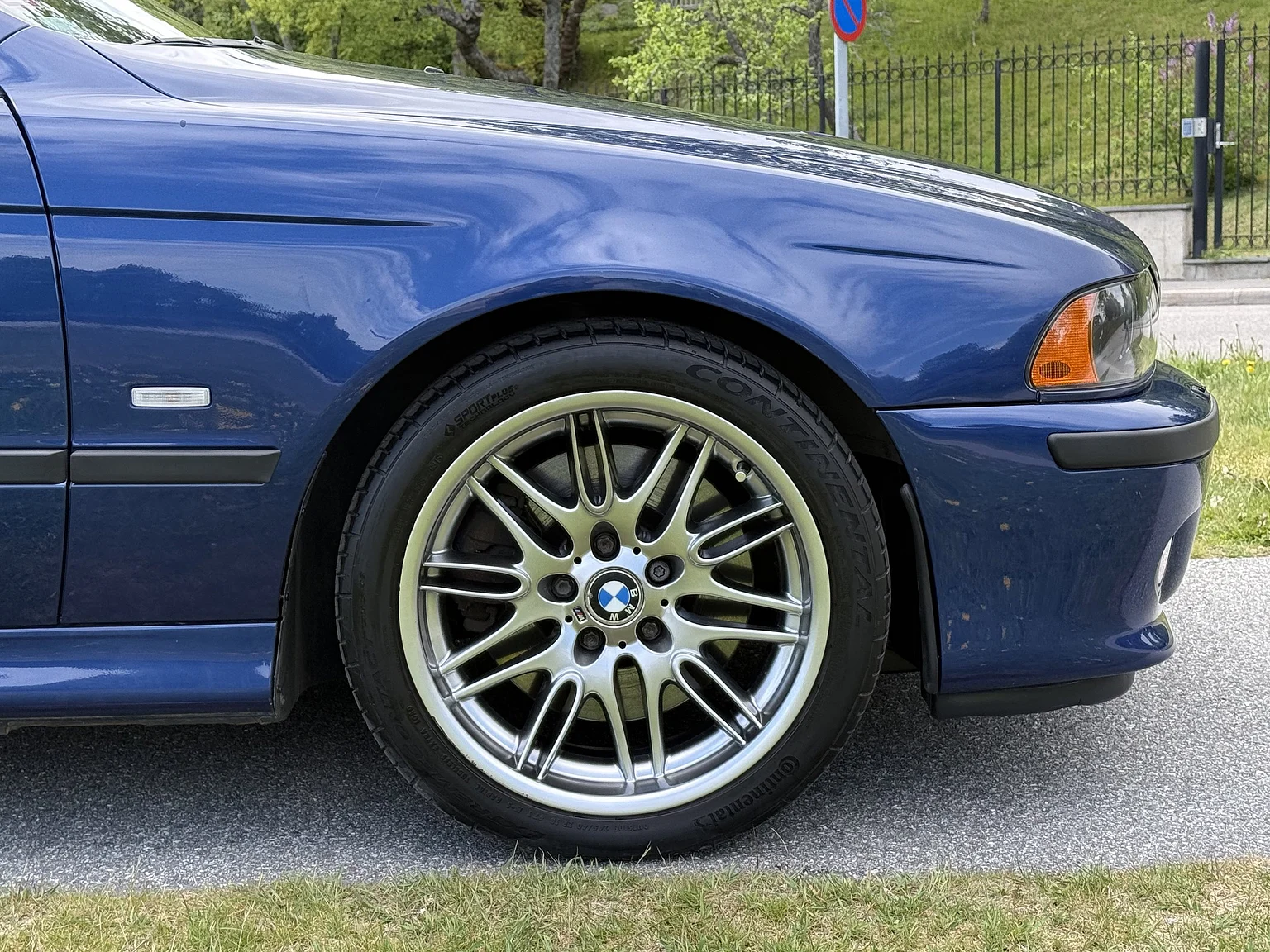 Exterior image of 2001 BMW M5 E39 LCI (39)