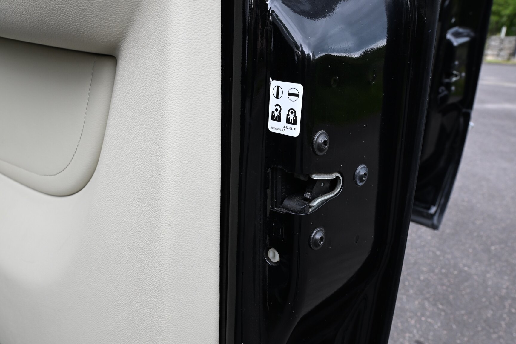 Interior image of 2010 Cadillac Escalade ESV 6.2 Flexfuel