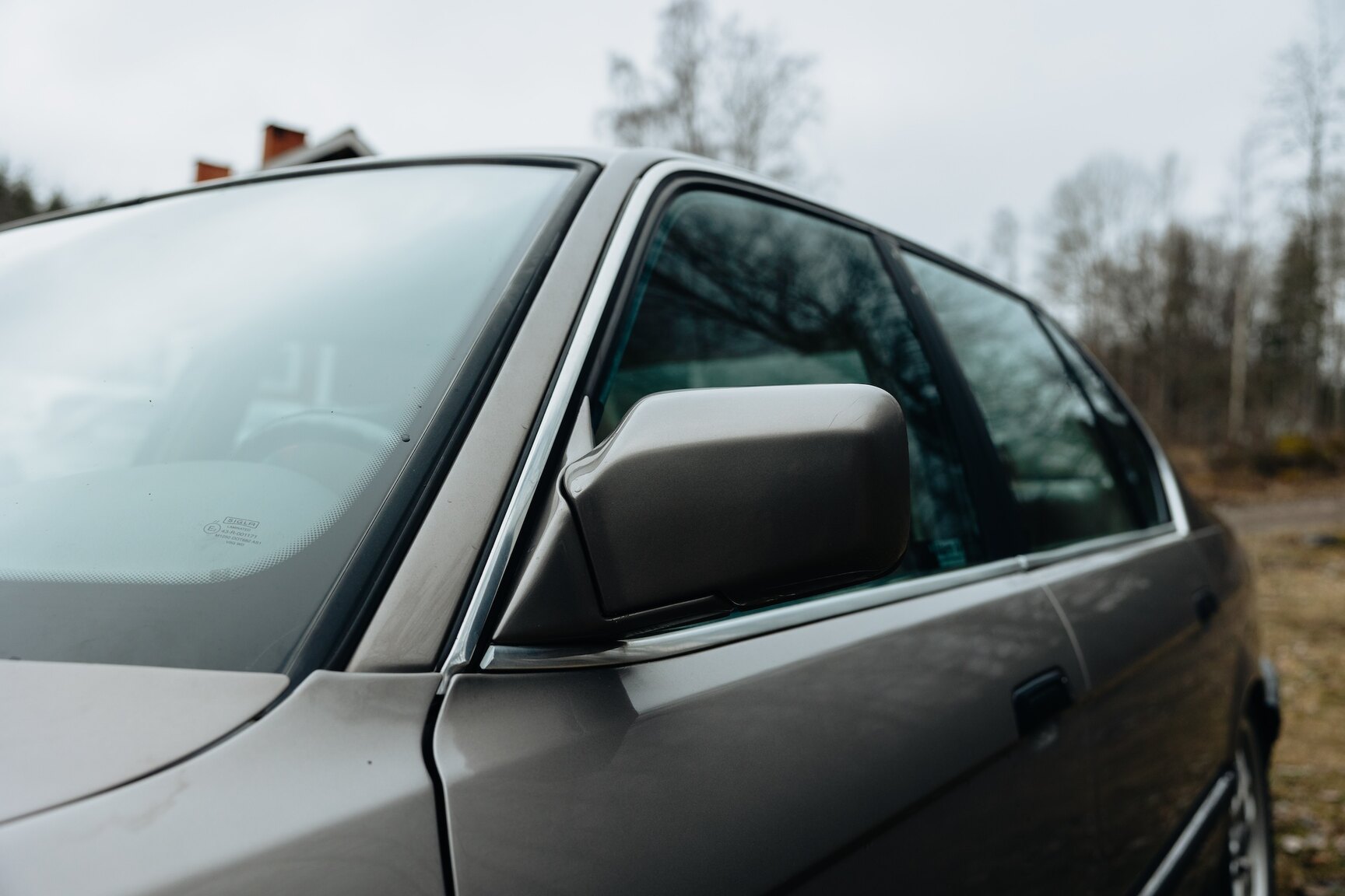 Exterior image of 1990 BMW 750iL (35)