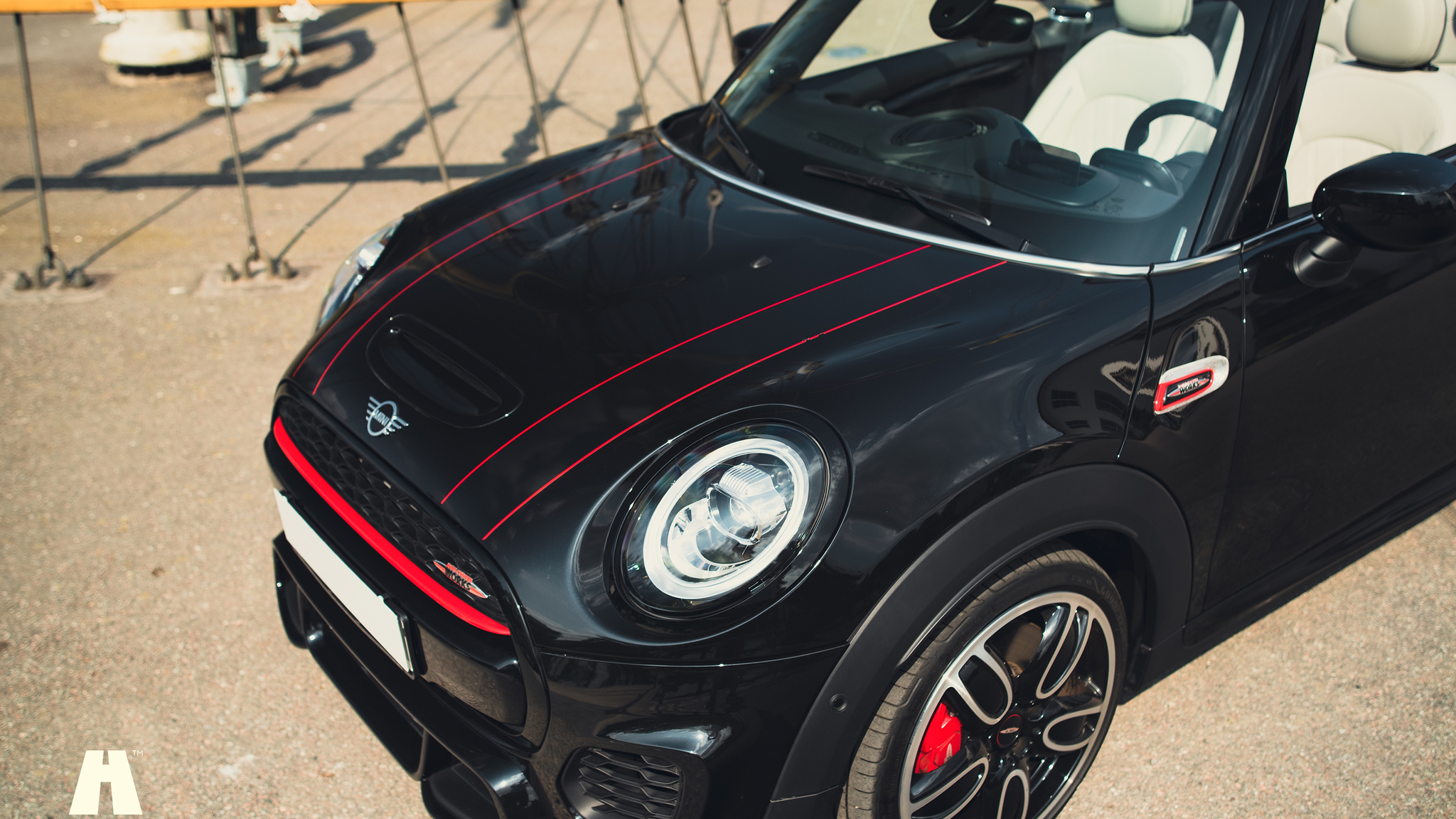 Exteriörbild på 2021 Mini John Cooper Works Cabriolet  (9)