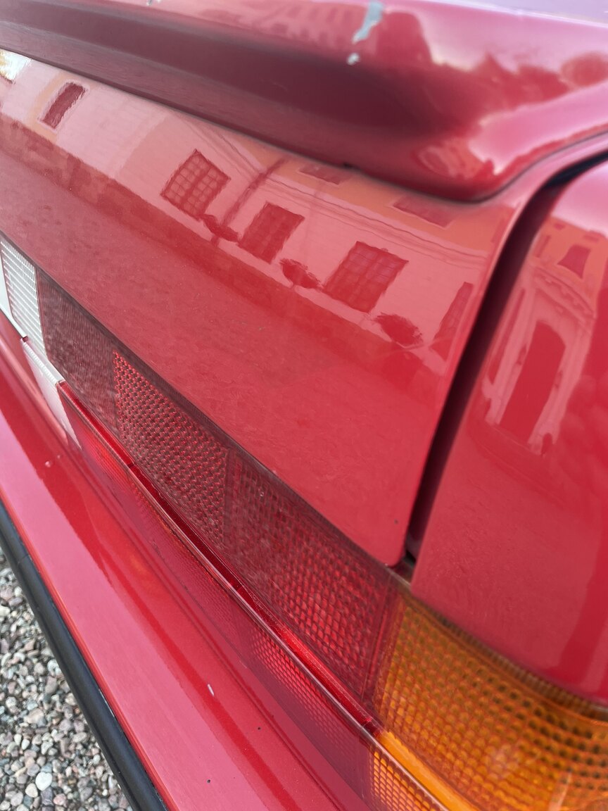 Exterior image of 1987 BMW 320i