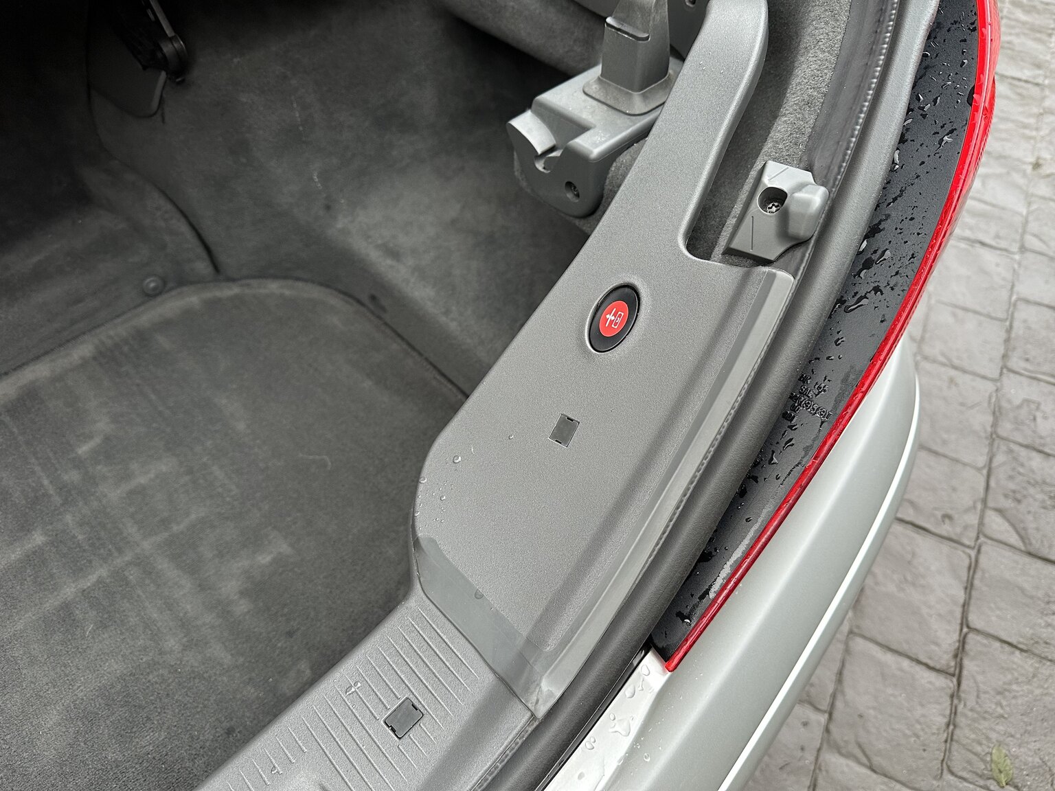 Interior image of 2005 Mercedes-Benz SL 350