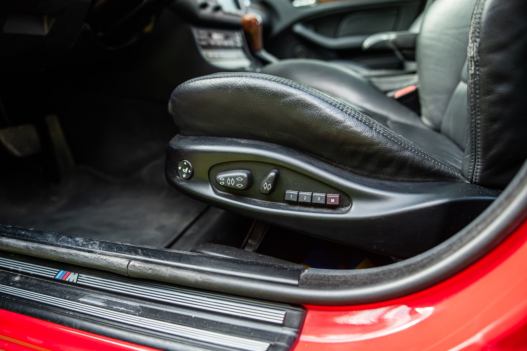 Interior image of 2001 BMW 330Xi