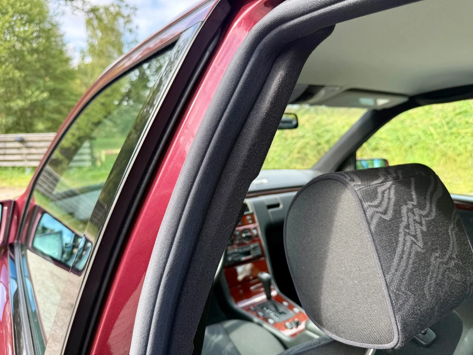Innenraumfoto von 1997 Mercedes-Benz E 290 TD (40)