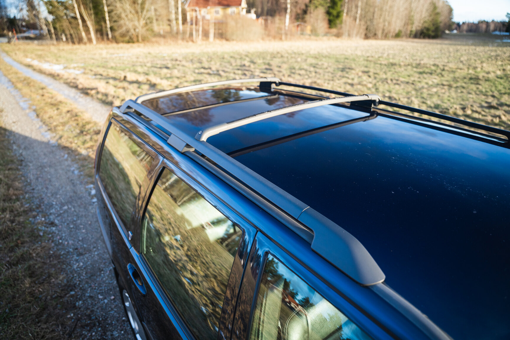 Exterior image of 2000 Volvo V70 XC
