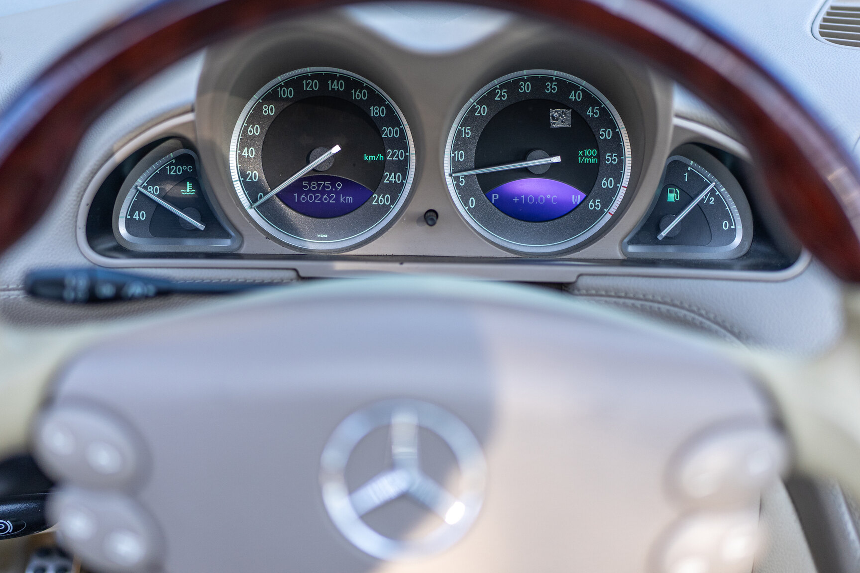 Interior image of 2002 Mercedes-Benz SL 500
