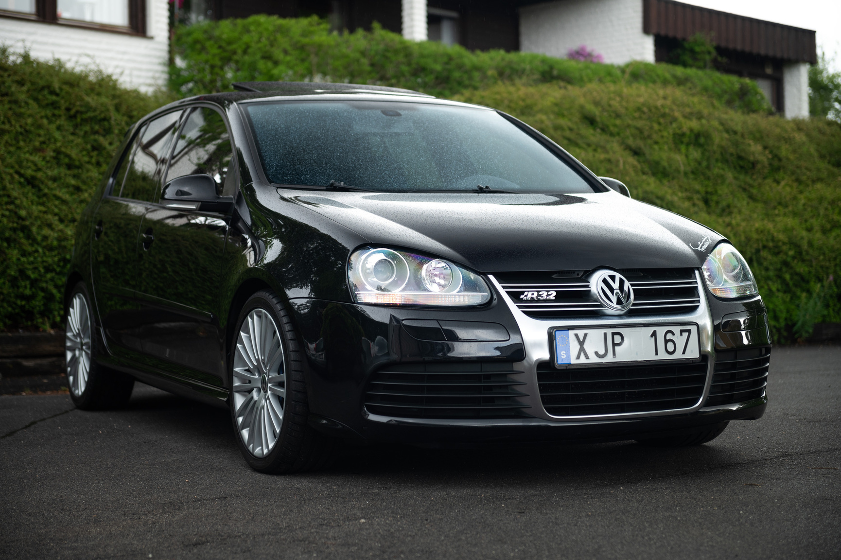 Exterior image of 2006 Volkswagen Golf R32