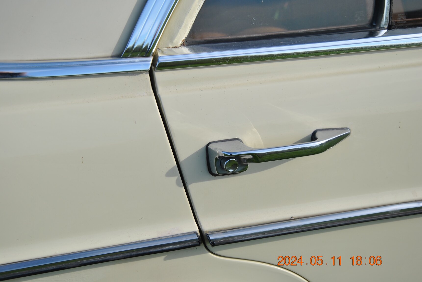 Exteriörbild på 1971 Mercedes-Benz 220D