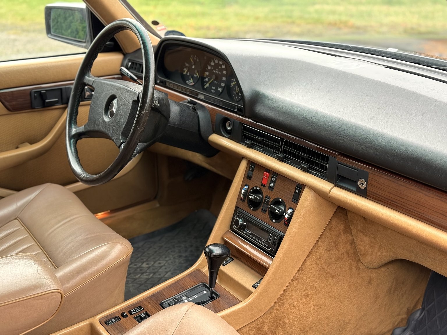 Interiörbild 1987 Mercedes-Benz 300 SE