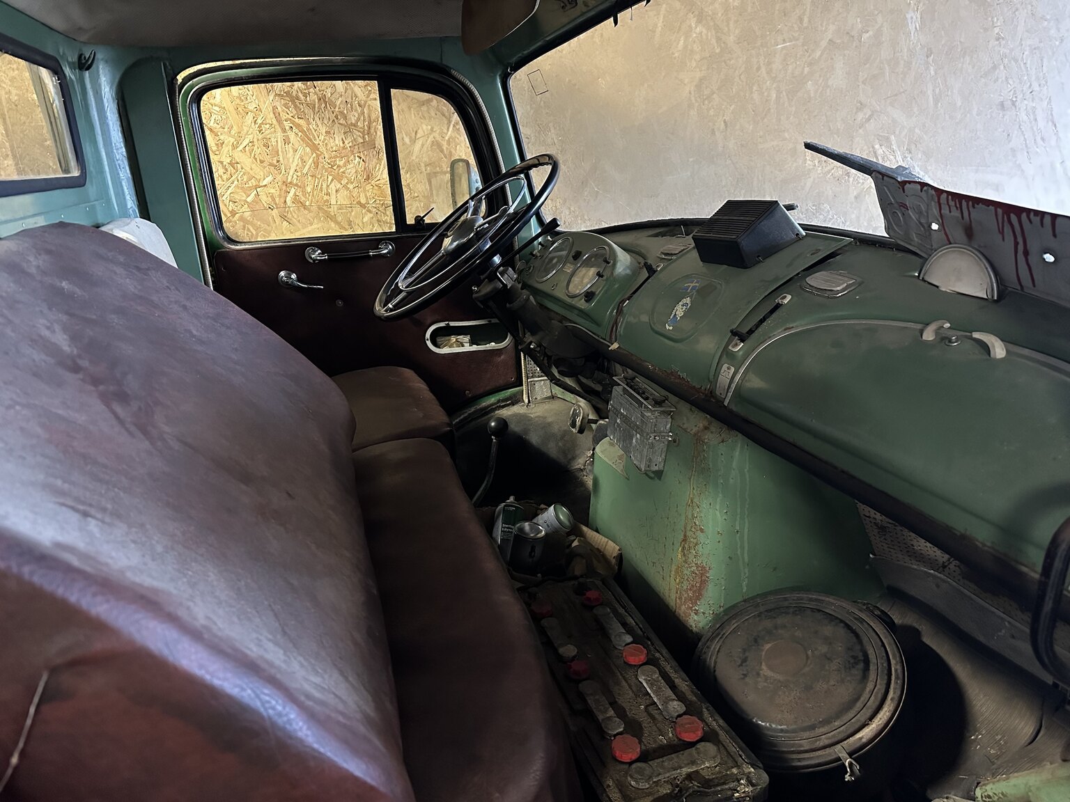 Interior image of 1964 Mercedes-Benz L911