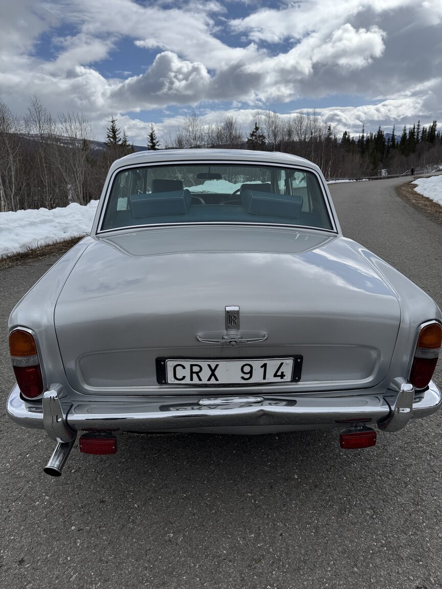 Exterior image of 1976 Rolls-Royce Silver Shadow