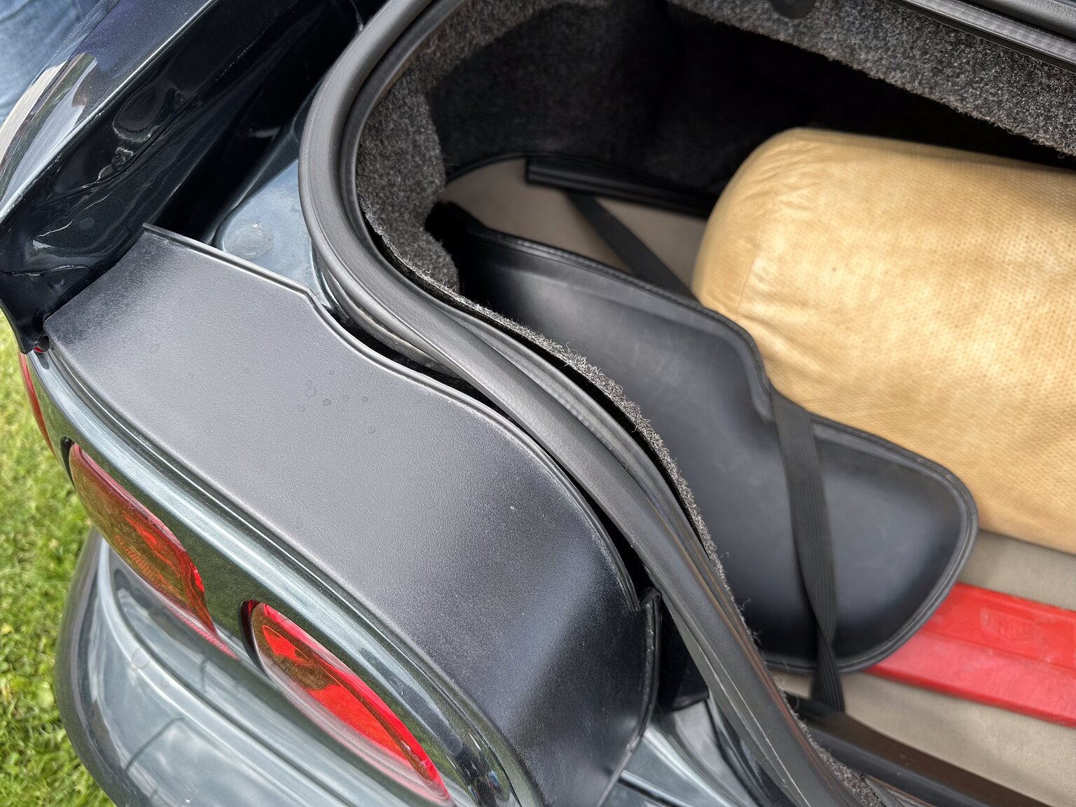 Interior image of 1998 Ford Mustang GT Convertible