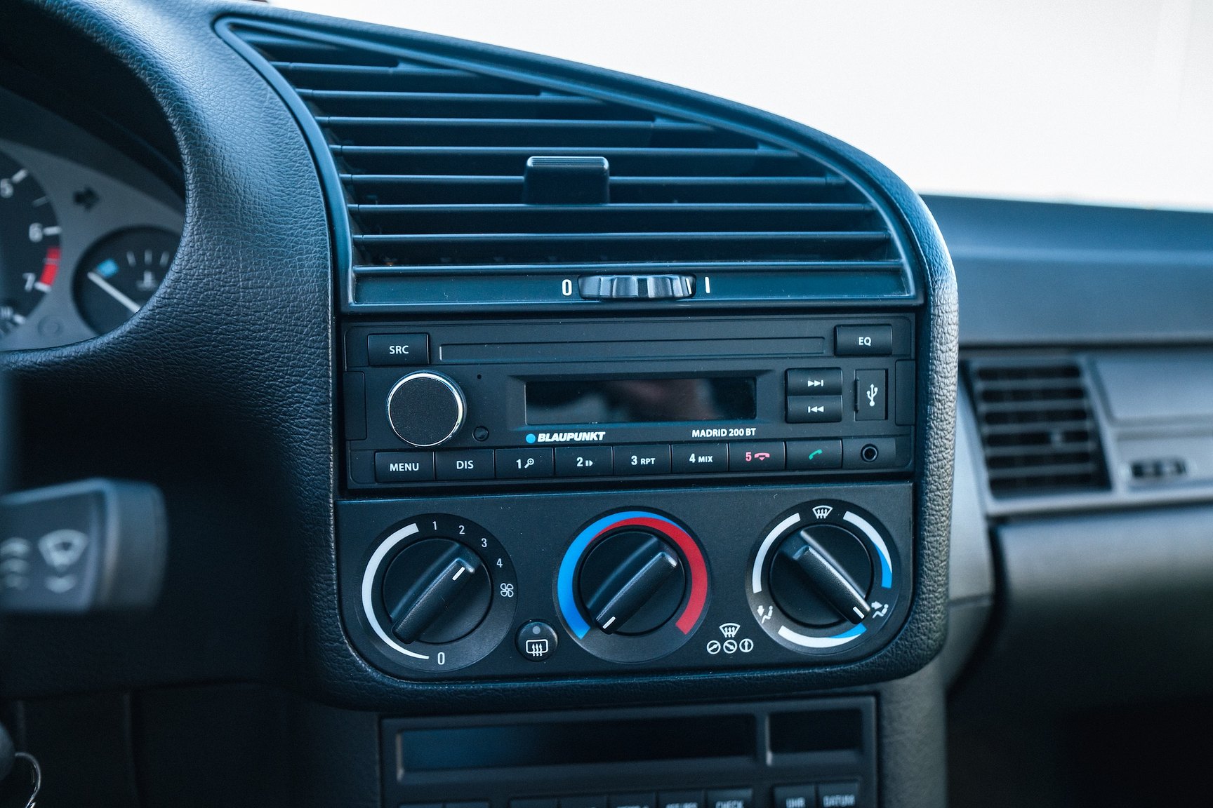 Interior image of 1992 BMW 325i Coupé "No Reserve Auction"