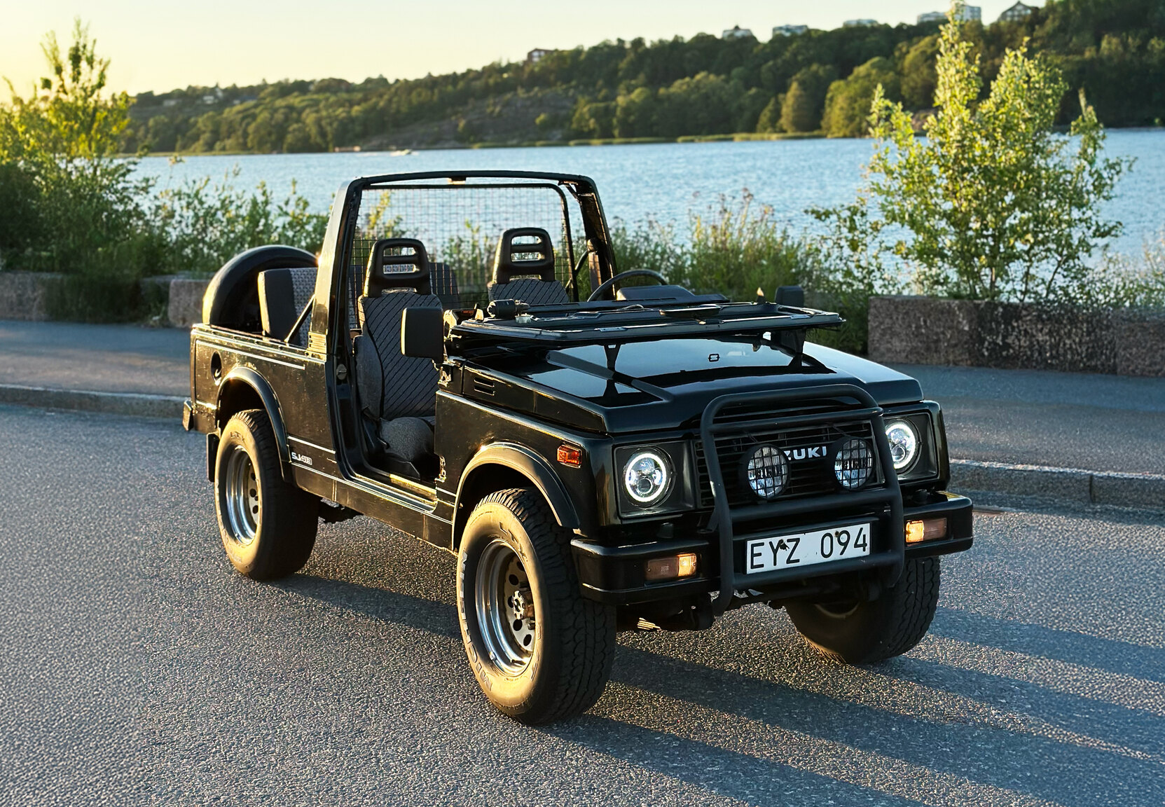 Exteriörbild på 1987 SUZUKI SJ 413 W Samurai 