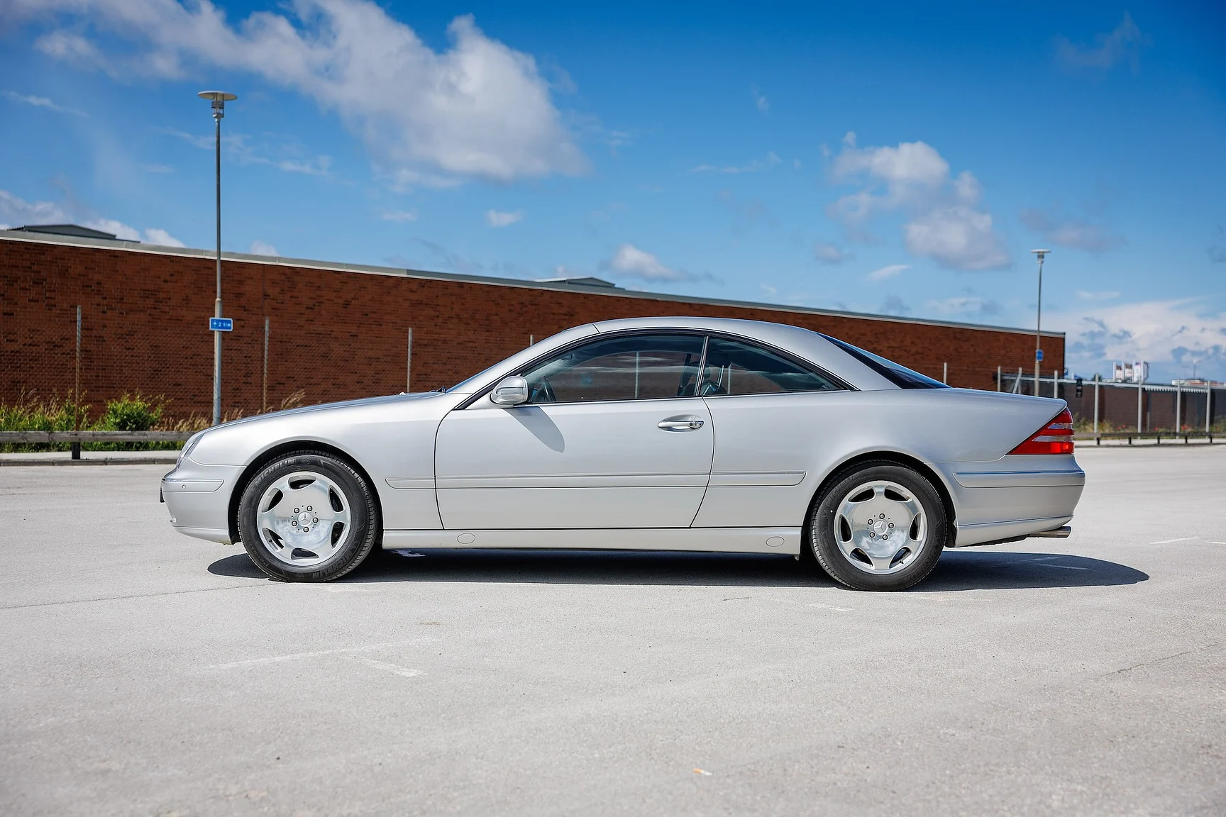 Exteriörbild på 2000 Mercedes-Benz CL 600 (4)