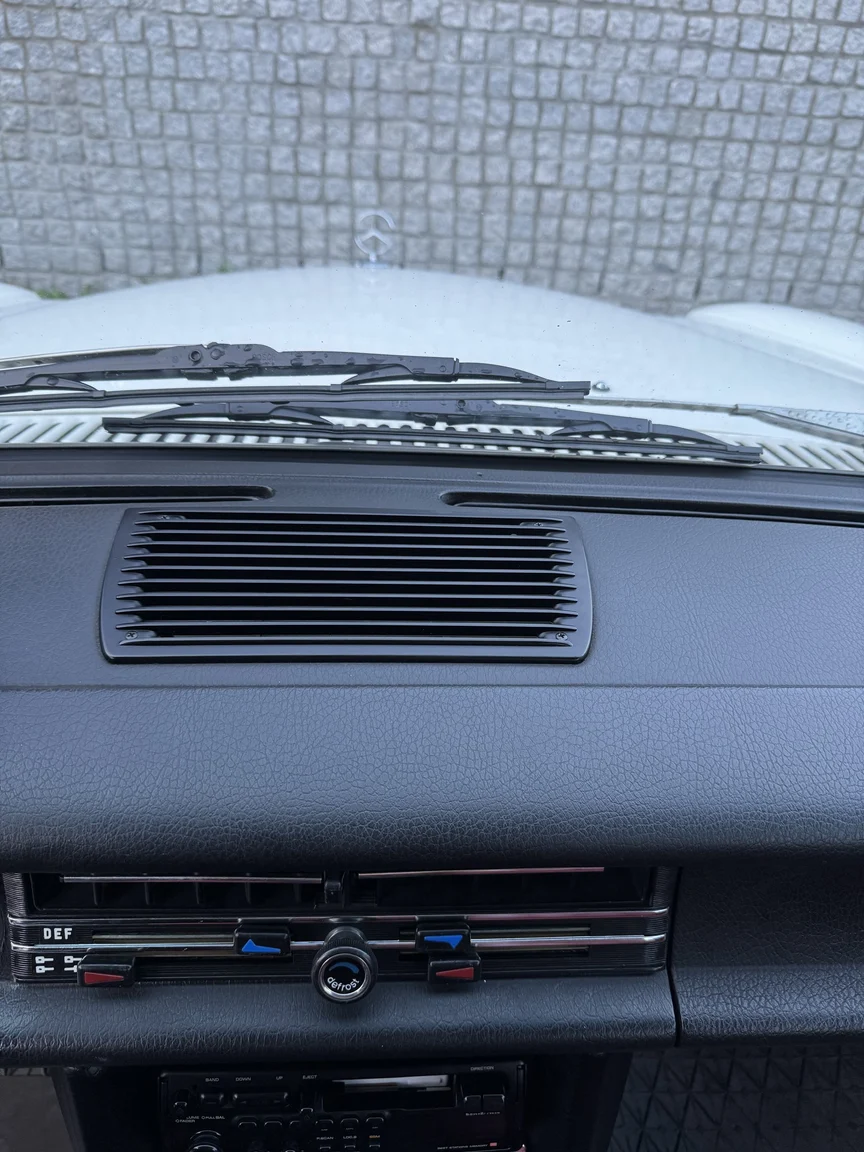 Interiörbild 1972 Mercedes-Benz 200 (23)
