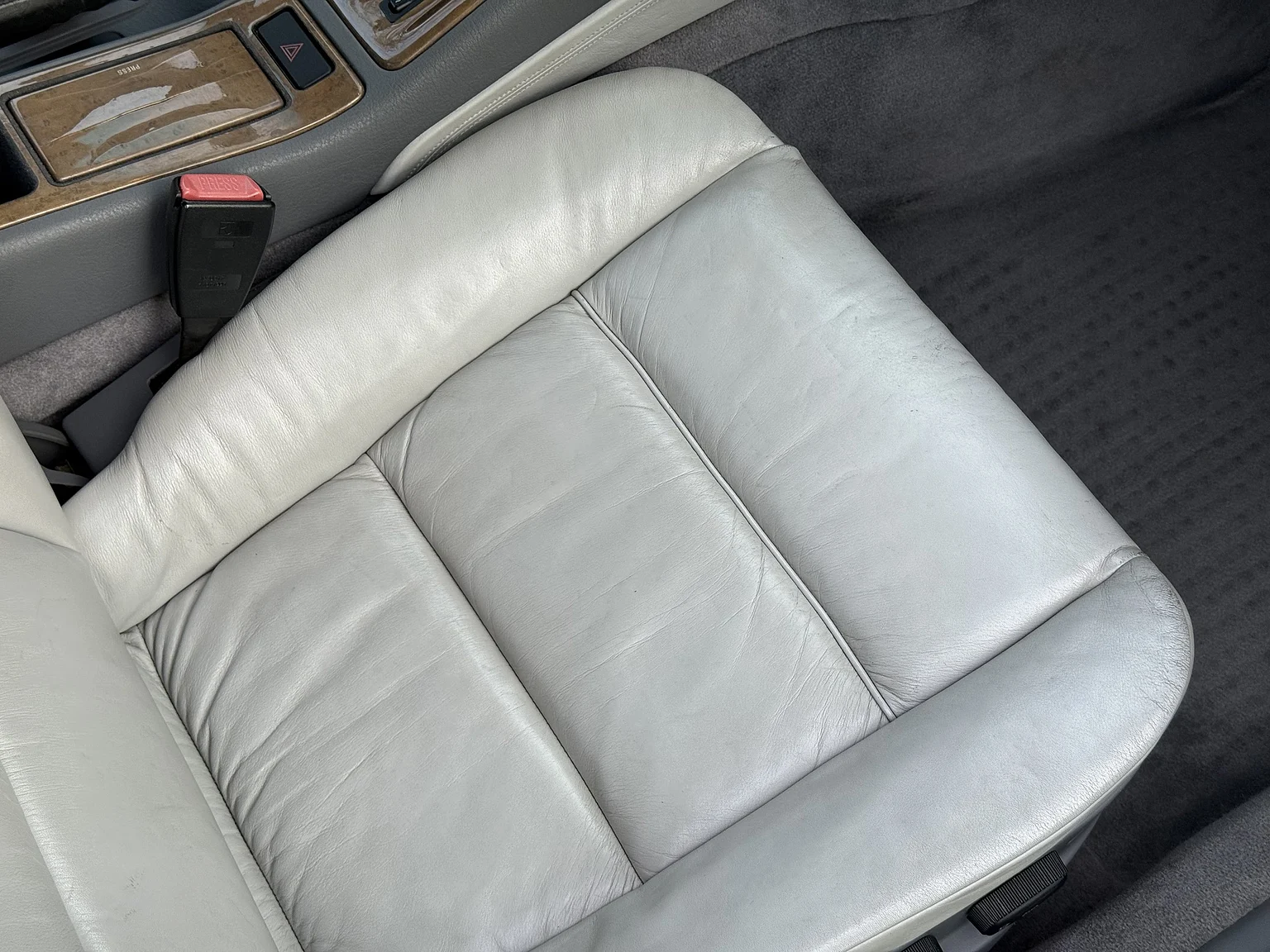 Innenraumfoto von 1994 BMW 840Ci (44)