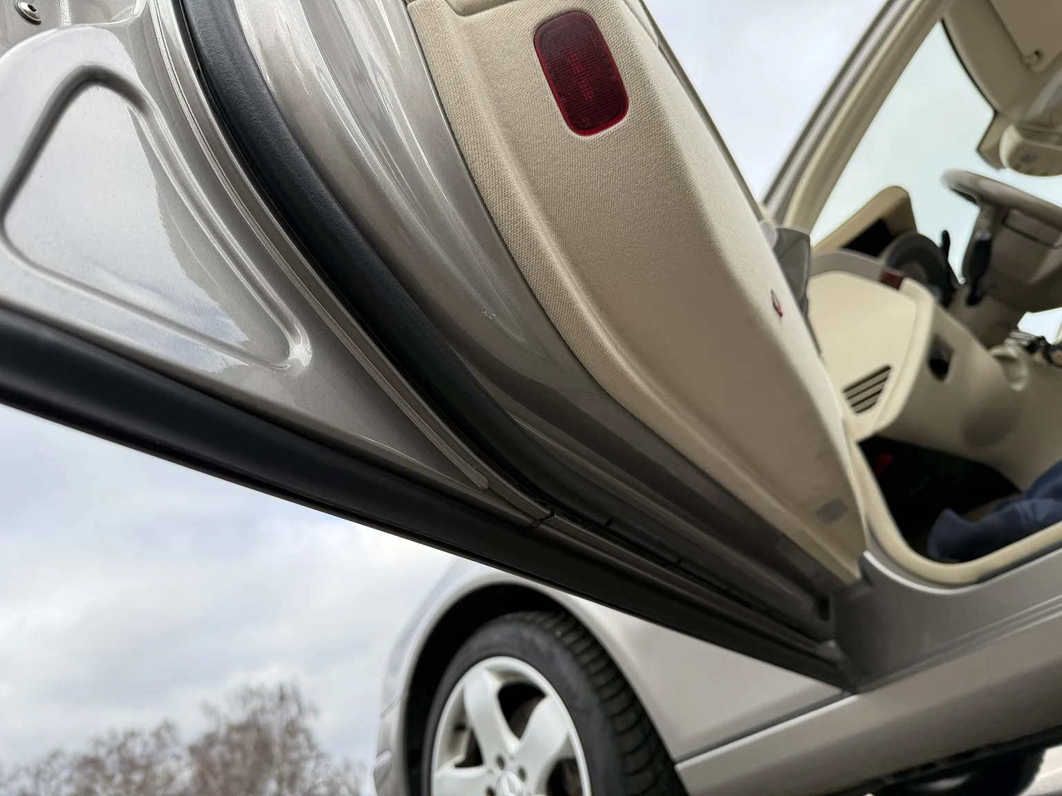 Interior image of 2004 Mercedes-Benz E 500 7G-Tronic (13)