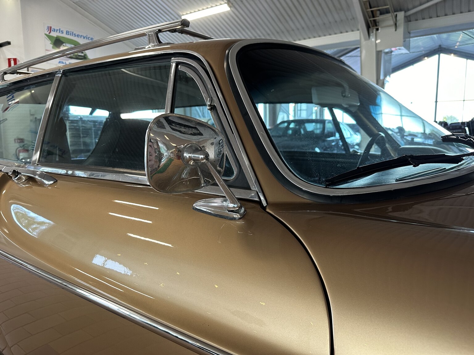 Exterior image of 1973 Volvo 1800 ES (18)