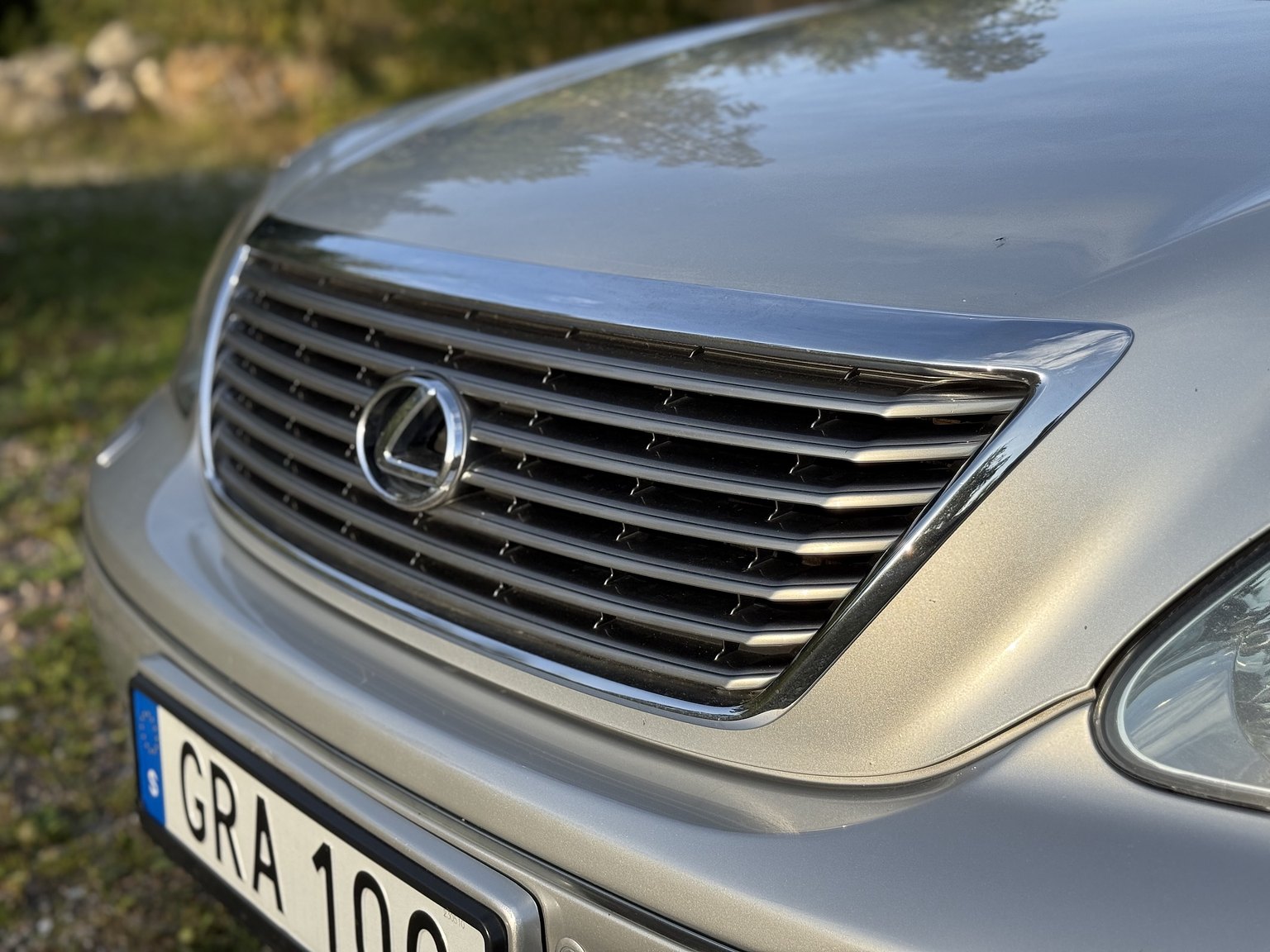 Exterior image of 2005 Lexus LS 430 4.3 V8