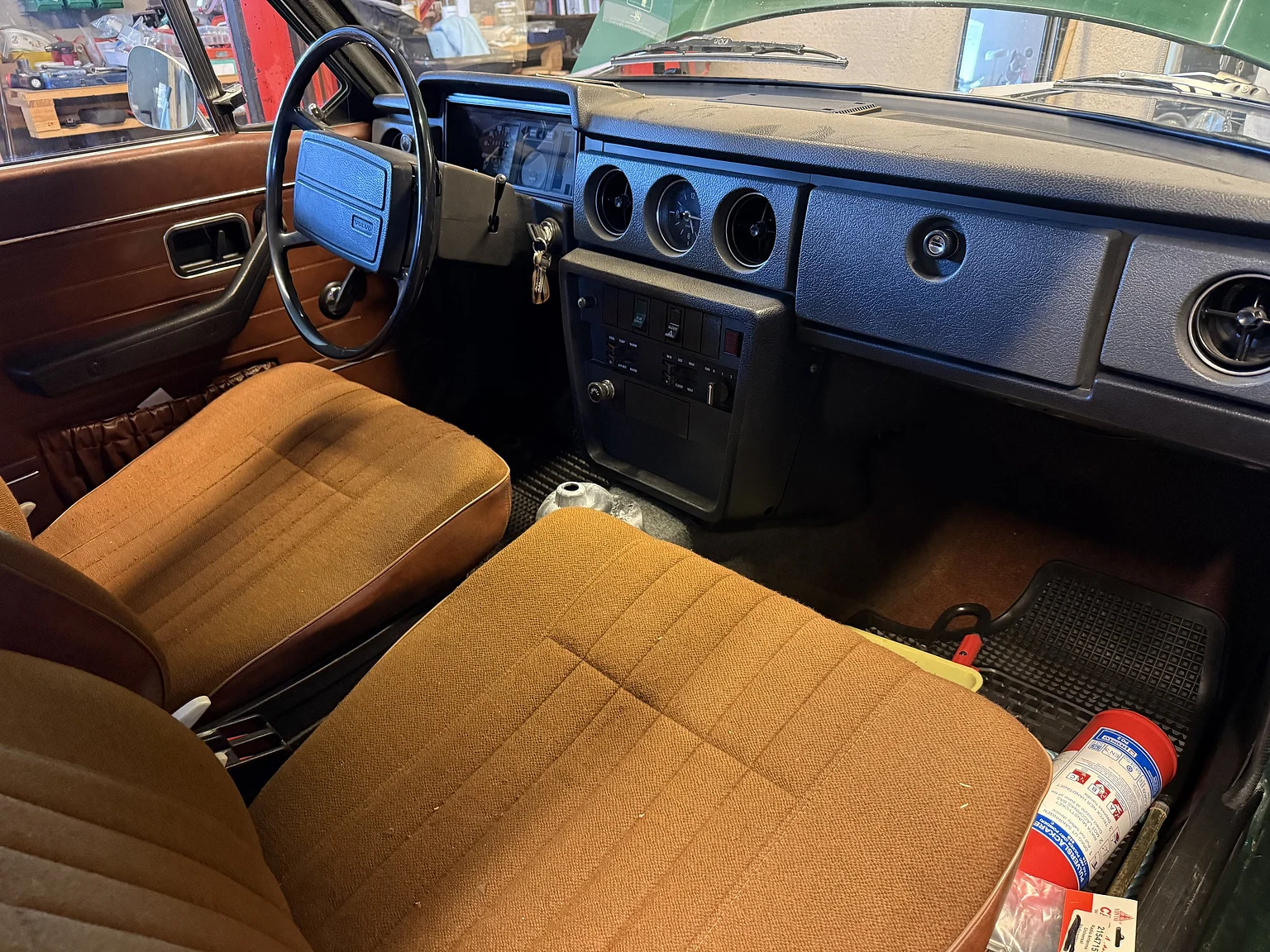 Innenraumfoto von 1973 Volvo 142 2.0 Deluxe (25)
