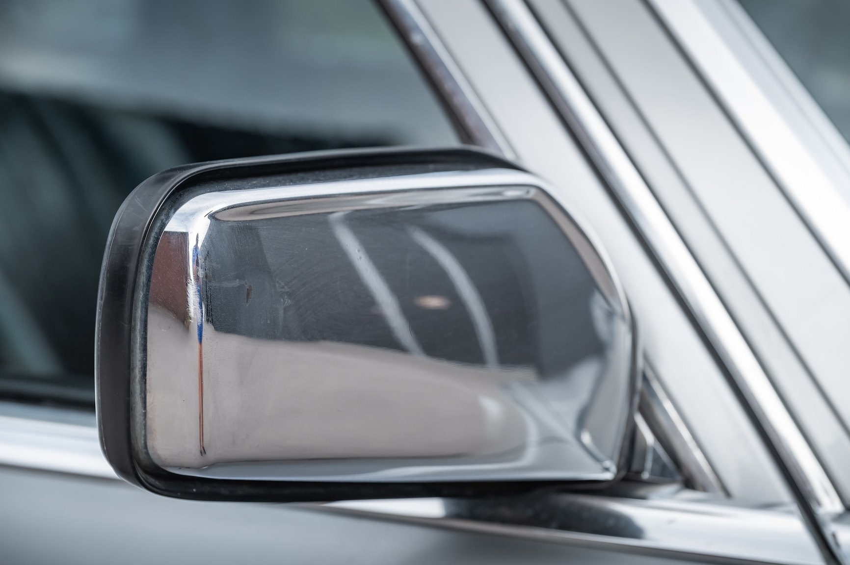 Exteriörbild på 1975 Mercedes-Benz 280 SE 