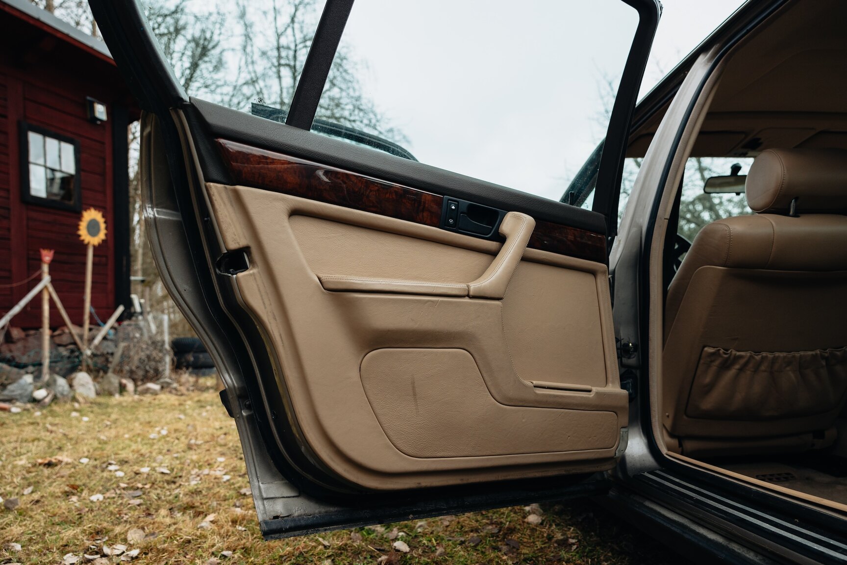 Interior image of 1990 BMW 750iL (15)