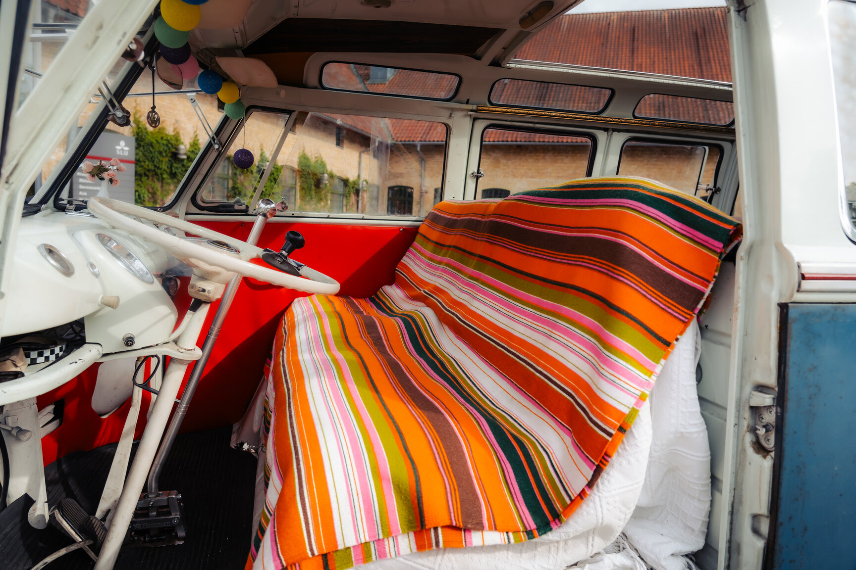 Interiörbild 1964 Volkswagen Kleinbus Transporter 1500 Deluxe “21-fönsters Samba”