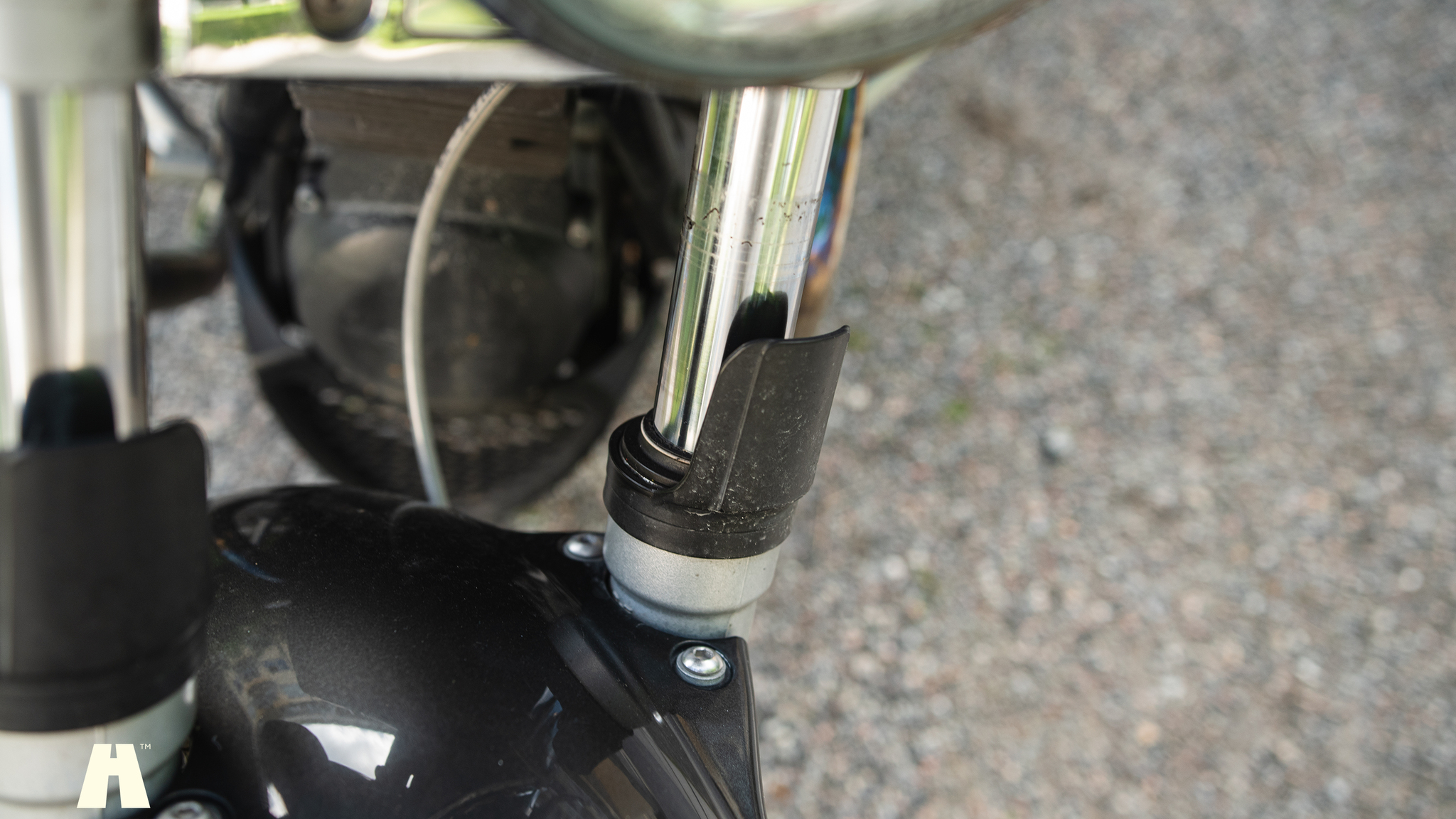 Exterior image of 2005 Moto Guzzi Breva 750i