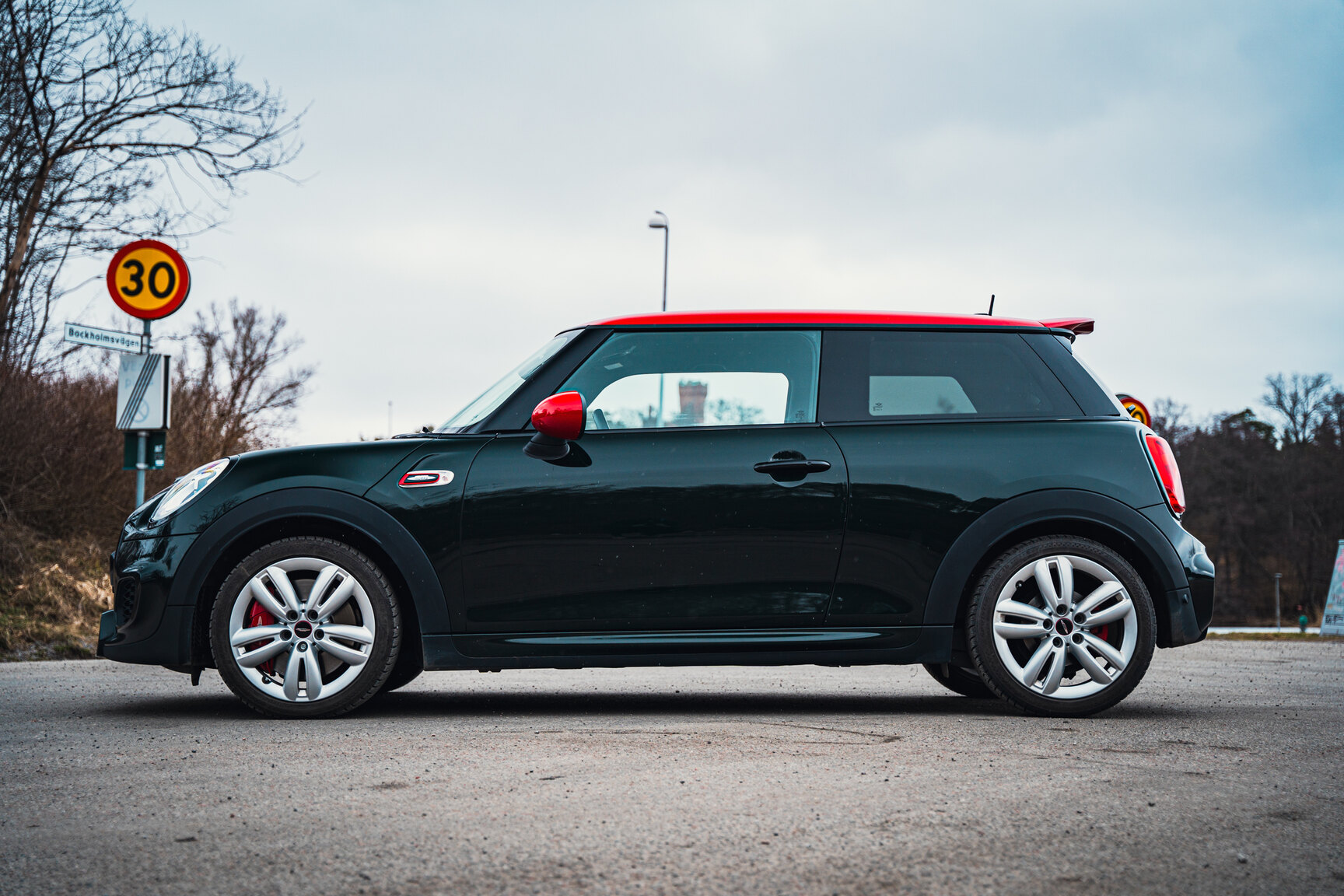 Exteriörbild på 2017 Mini Cooper JCW (2)