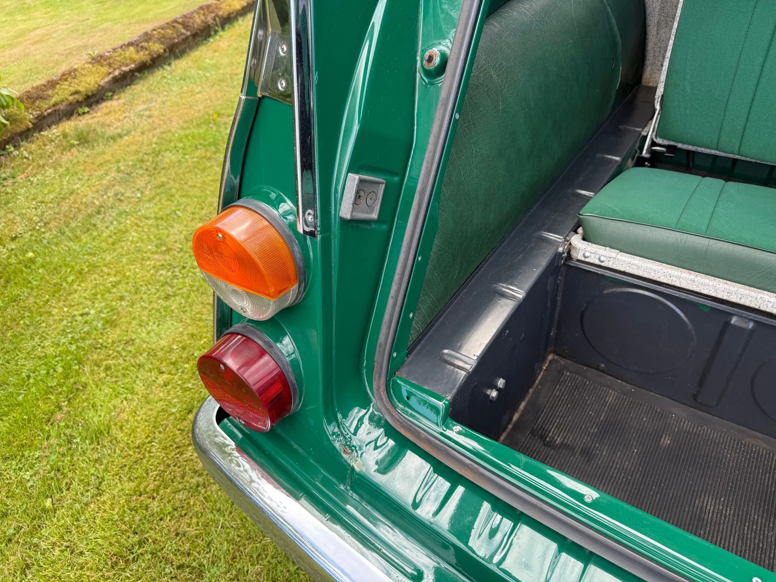 Innenraumfoto von 1975 Saab 95 V4 kombi - 7-sits (38)