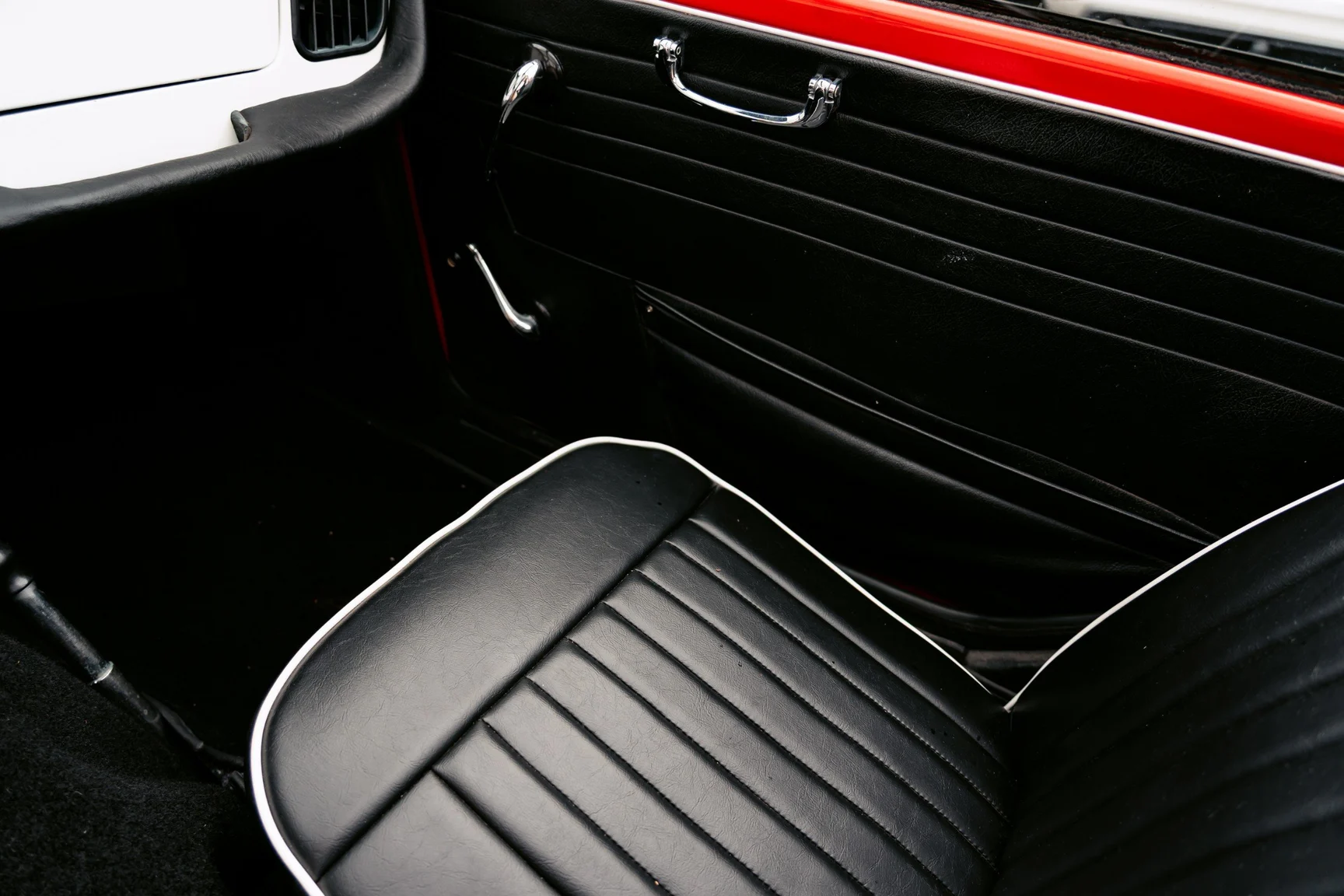 Interior image of 1963 Triumph TR4 (15)