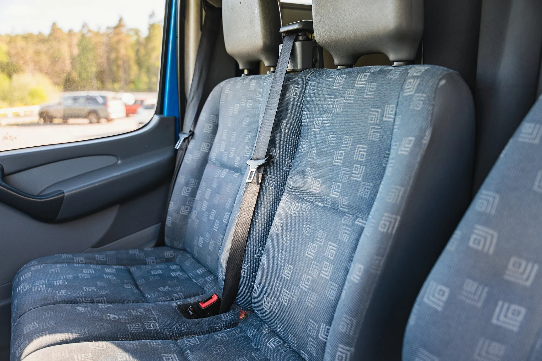 Innenraumfoto von 2004 Mercedes-Benz Sprinter 4x4 Campervan/Overlander (15)