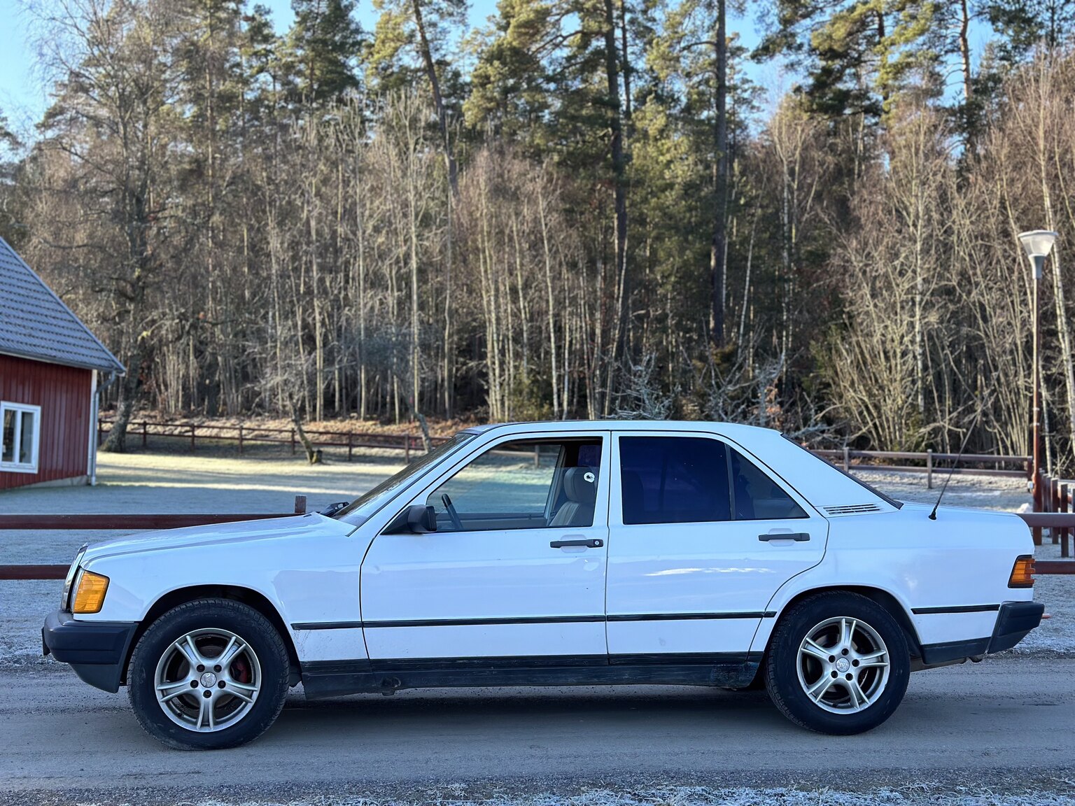 Exteriörbild på 1988 Mercedes-Benz 190 E 2.3 (4)