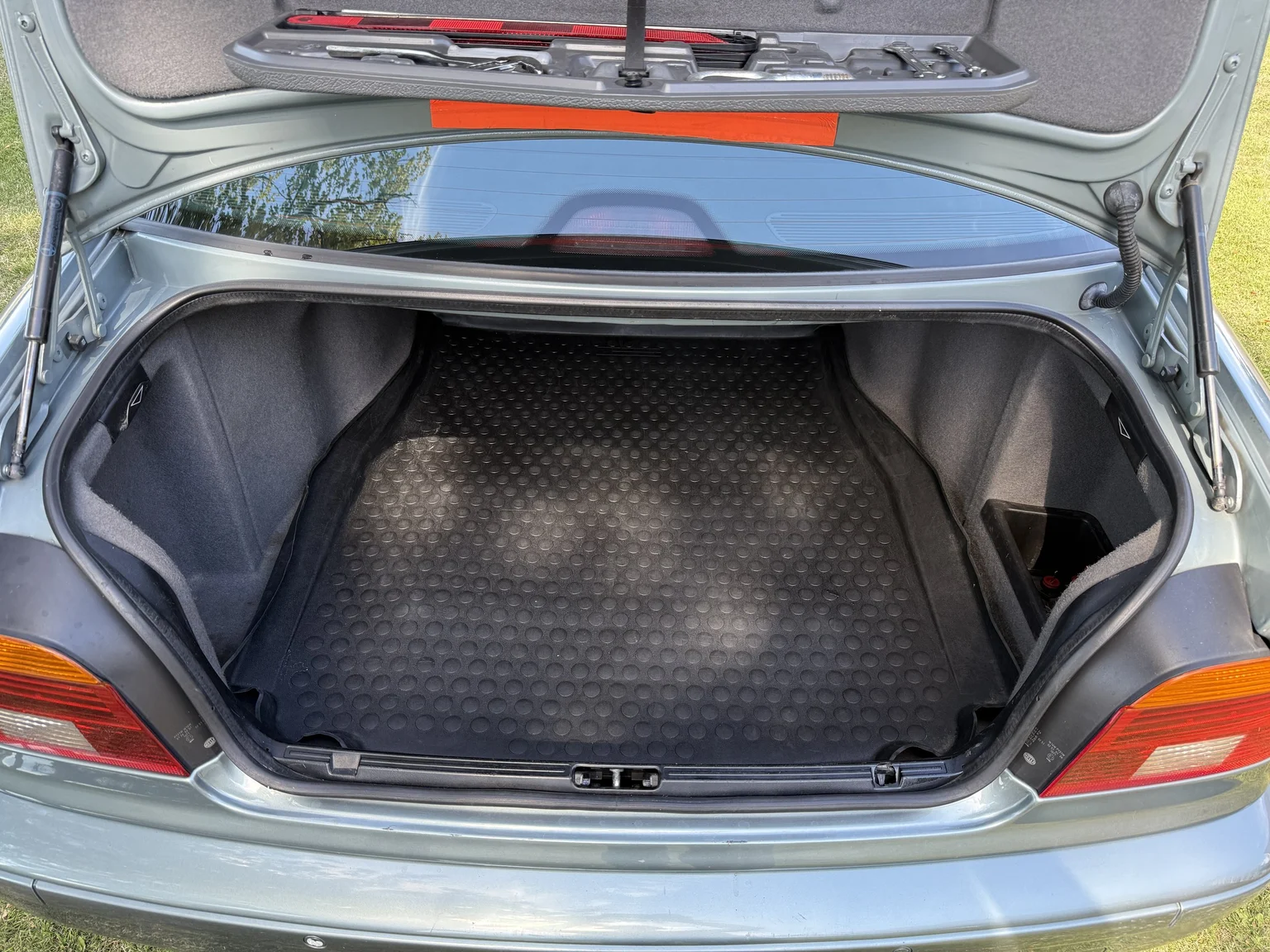 Interior image of 2003 BMW 525d Sedan (89)