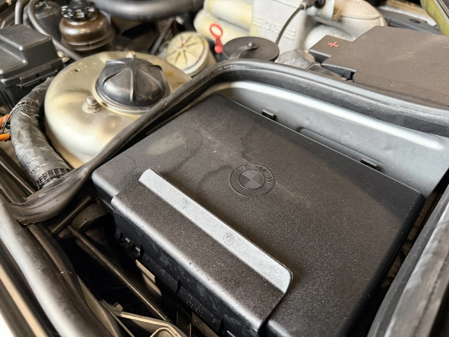 Image of 1988 BMW 535i - NO RESERVE (16) mechanics