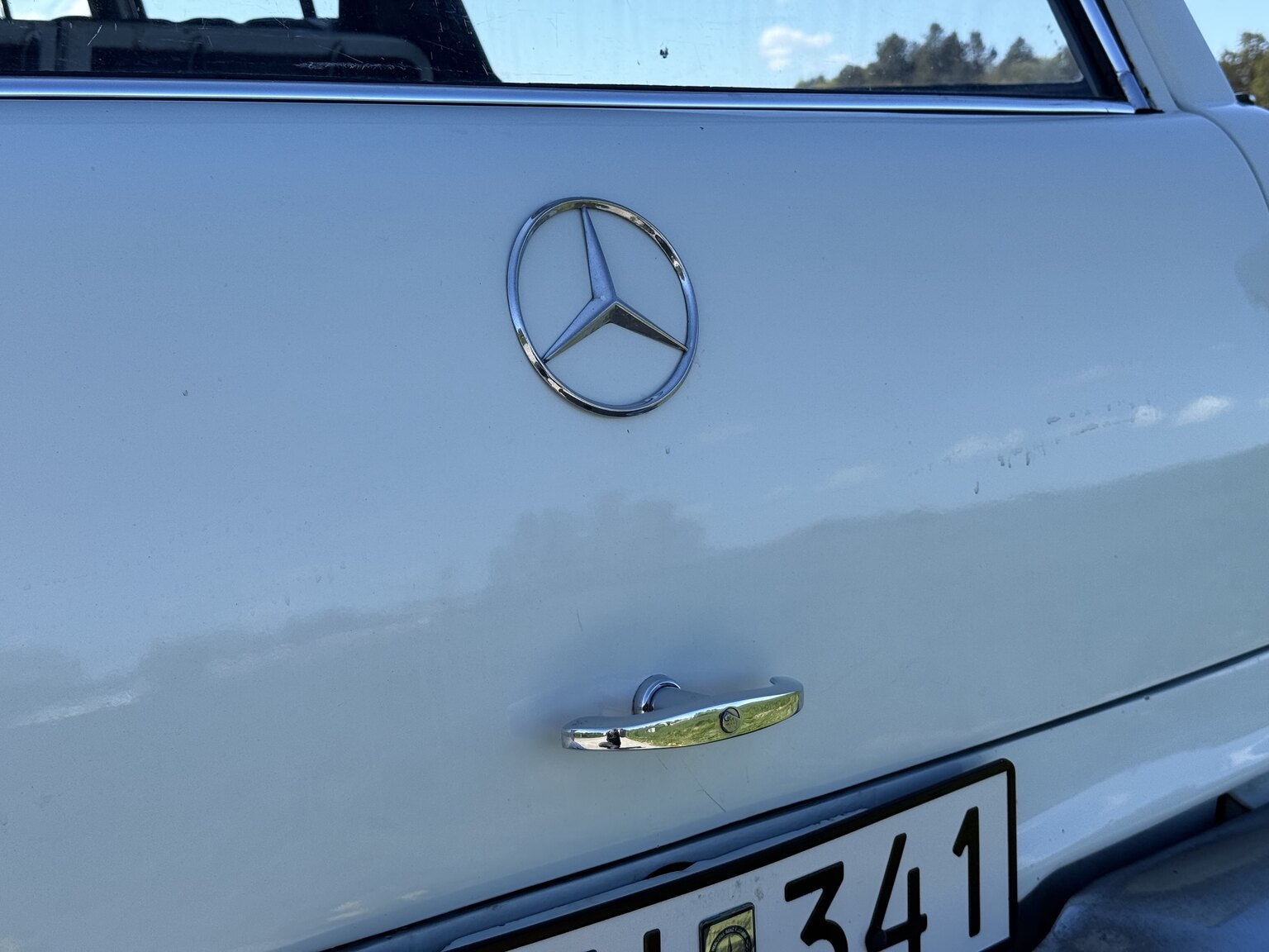 Exterior image of 1967 Mercedes-Benz 230 Safari