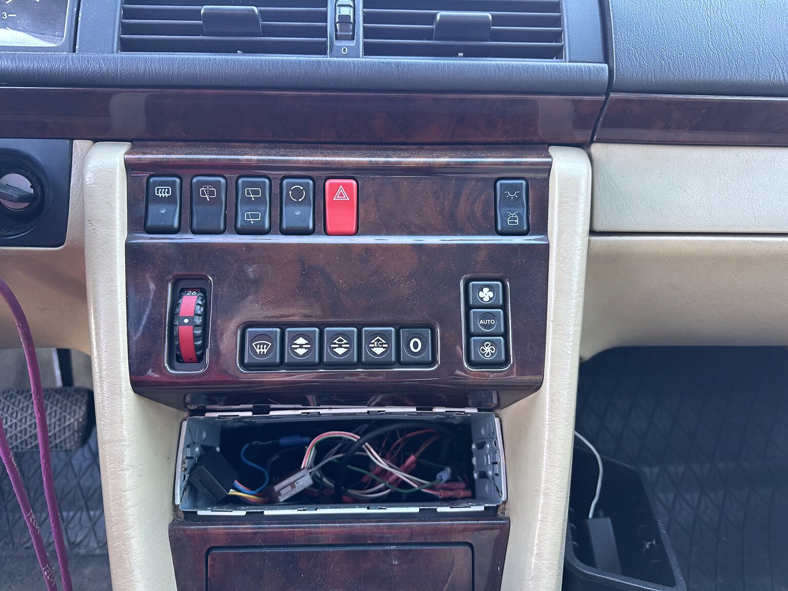 Interior image of 1992 Mercedes-Benz 300 TE-24
