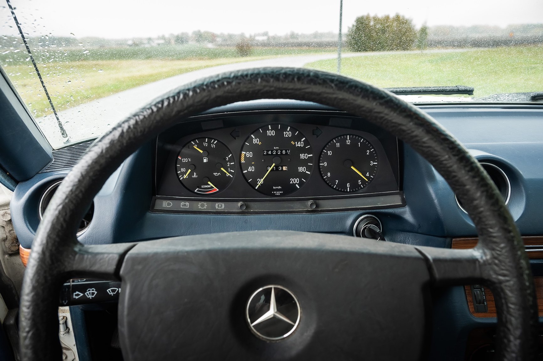Innenraumfoto von 1985 Mercedes-Benz 200 Automatic