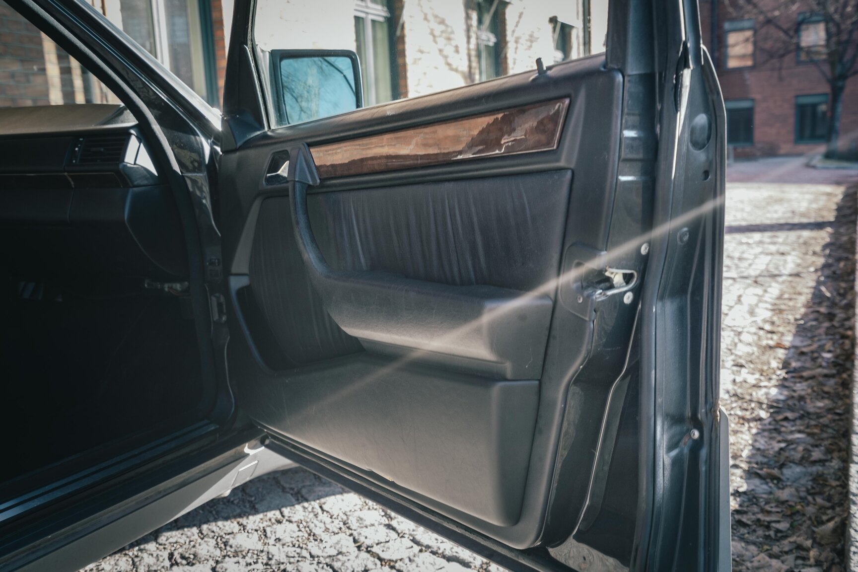 Interior image of 1991 Mercedes-Benz 300E-24 (15)