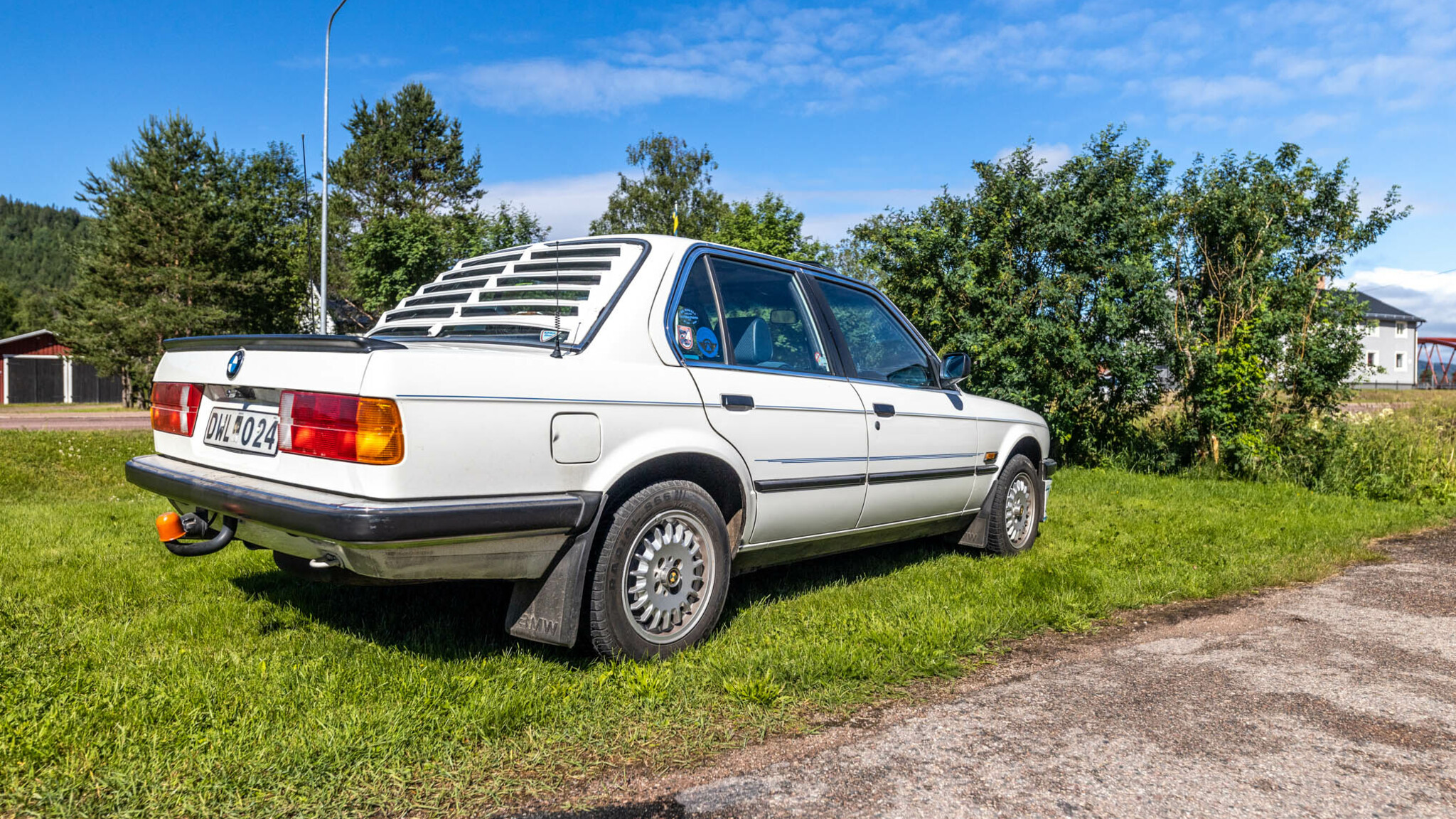 Exterior image of 1984 BMW 320i sedan