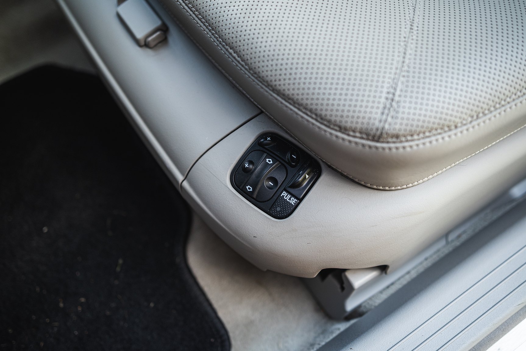 Interior image of 2000 Mercedes-Benz CL 500