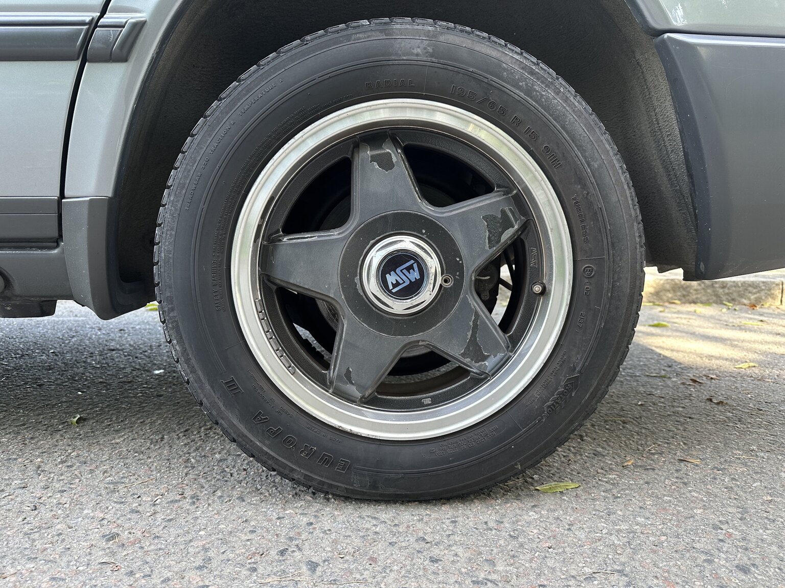 Exteriörbild på 1989 Mercedes-Benz 230E