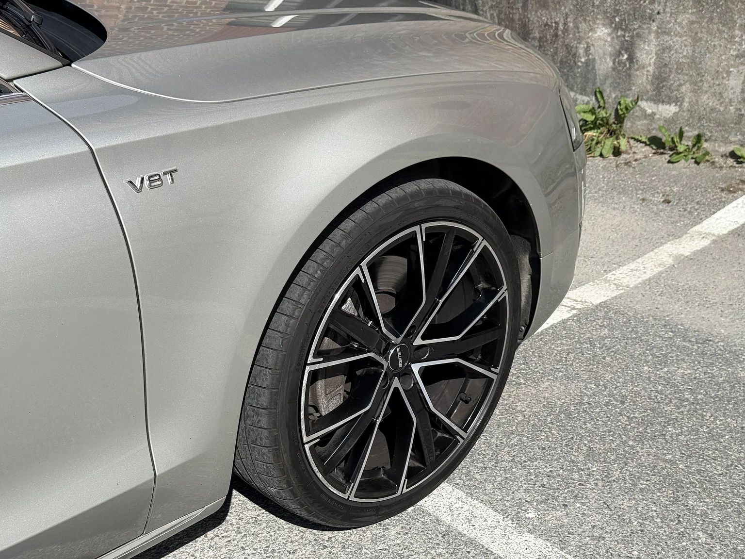 Exterior image of 2014 Audi A8 4.0 TFSI (55)