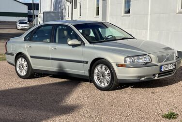 Exterior image of 1999 Volvo S80